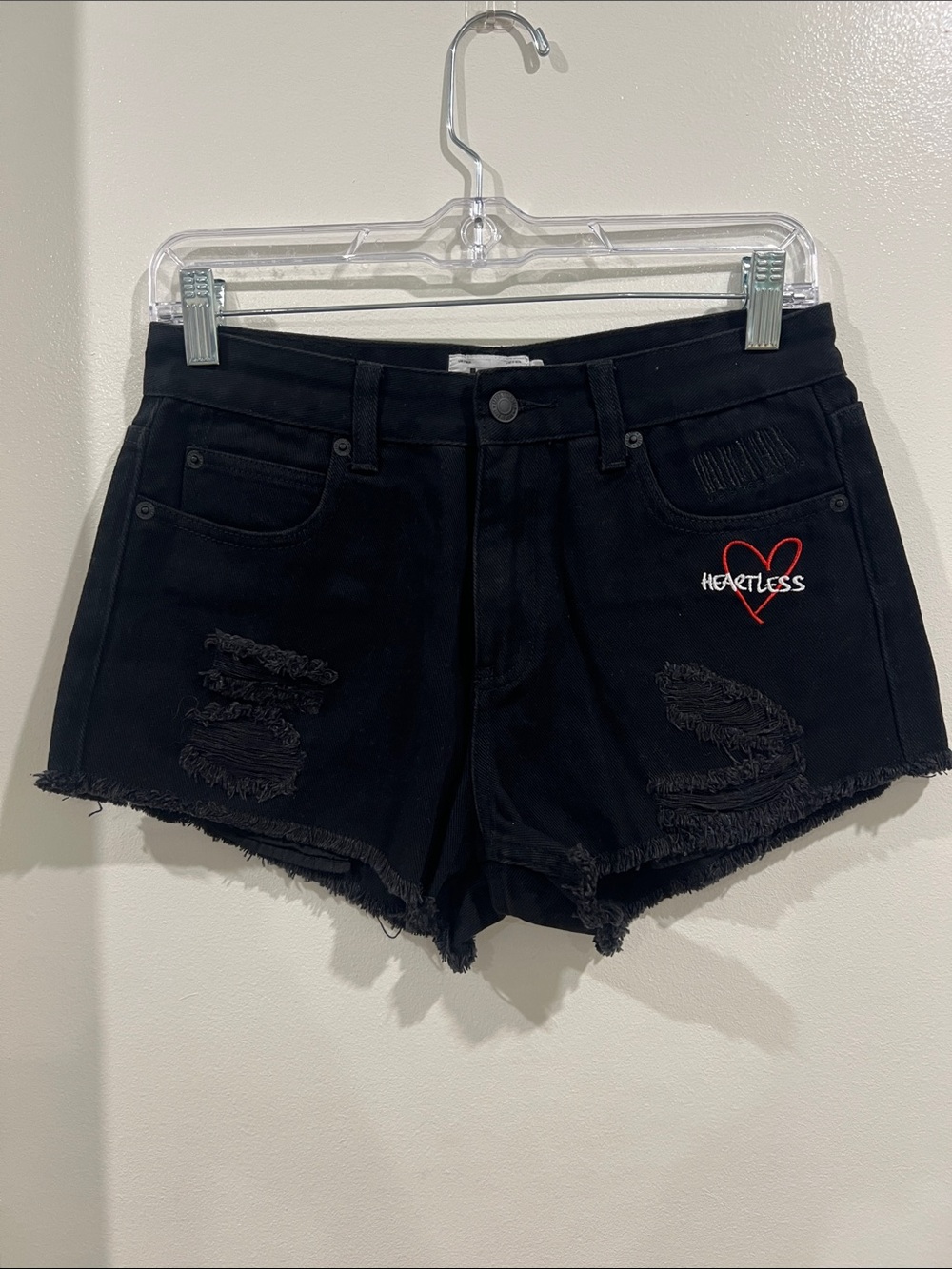 Izzue Black Heart Embroidered Distressed Jean Shorts Size 27